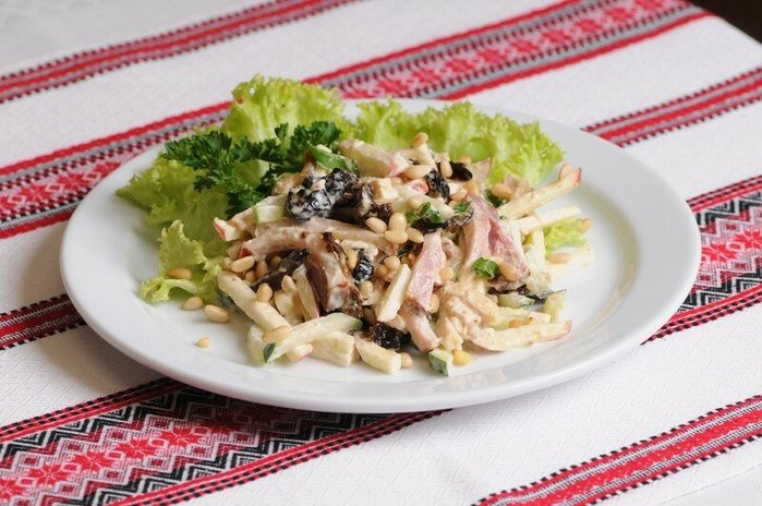 5685568_salatschernoslivomivetchinoiimagesbig (700x464, 80Kb)