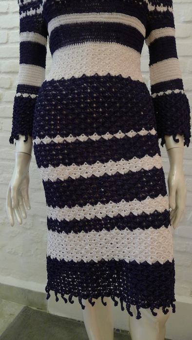 get_inspired-giovana_dias-vestido-crochet-listrado-azul-marinho-frente (394x700, 305Kb)