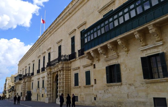 !Malta-Grandmasters-Palace (700x453, 49Kb)