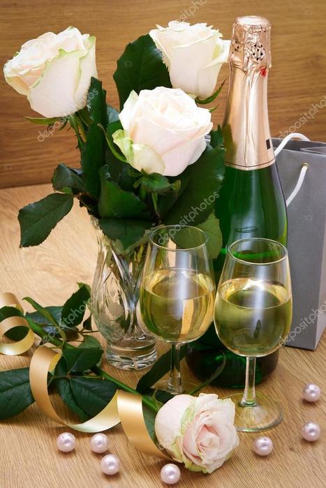 depositphotos_13705465-stock-photo-glasses-with-champagne-and-white (467x700, 57Kb)