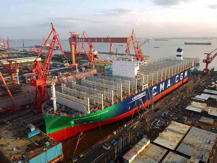 The CMA CGM Jacques Saadé, the world's first 23,000 TEU containership powered by LNG (700x525, 464Kb)