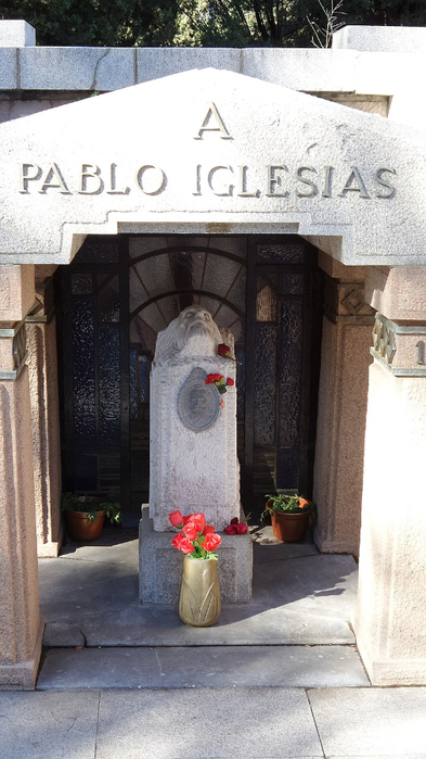 Pablo_IglesiasTumba de Pablo Iglesias (393x700, 287Kb)