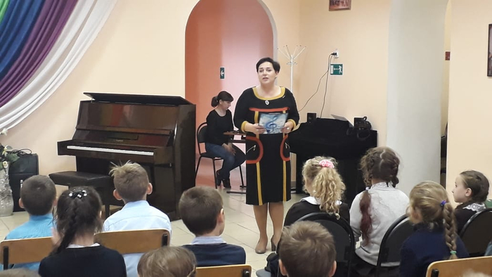 Ведущая концерта - преподаватель Н.Ю. Фатеева Ведущая концерта - преподаватель Н.Ю. Фатеева