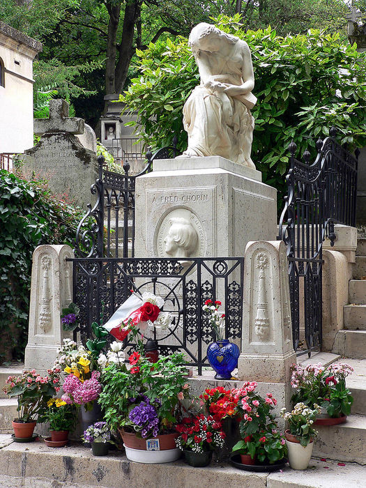 800px-Pere-Lachaise_Chopin_grave (525x700, 175Kb)