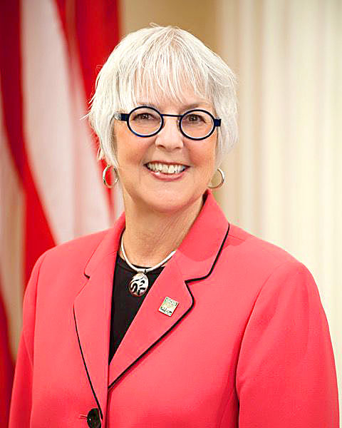 Long Beach Harbor Commission President Bonnie Lowenthal (480x600, 165Kb)