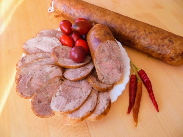 2835299_100_kolbasa__nikakoi_himii_tolko_myaso_i_specii_Prostoi_recept_vkysnoi_domashnei_kolbasi (700x525, 237Kb)