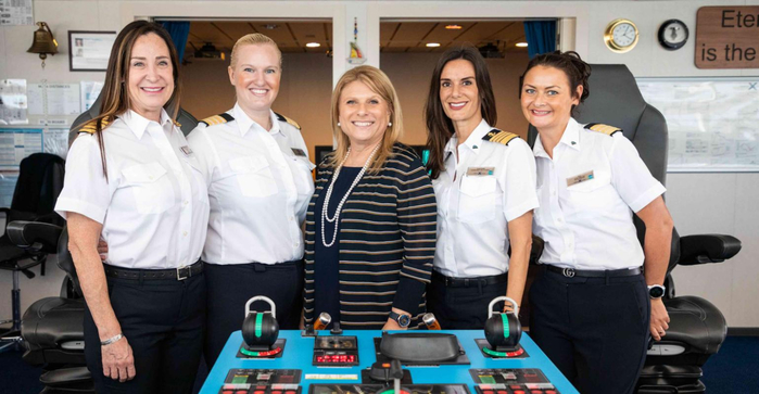 Lisa Lutoff-Perlo with Celebrity officers including Capt. Kate McCue second right (700x363, 273Kb)