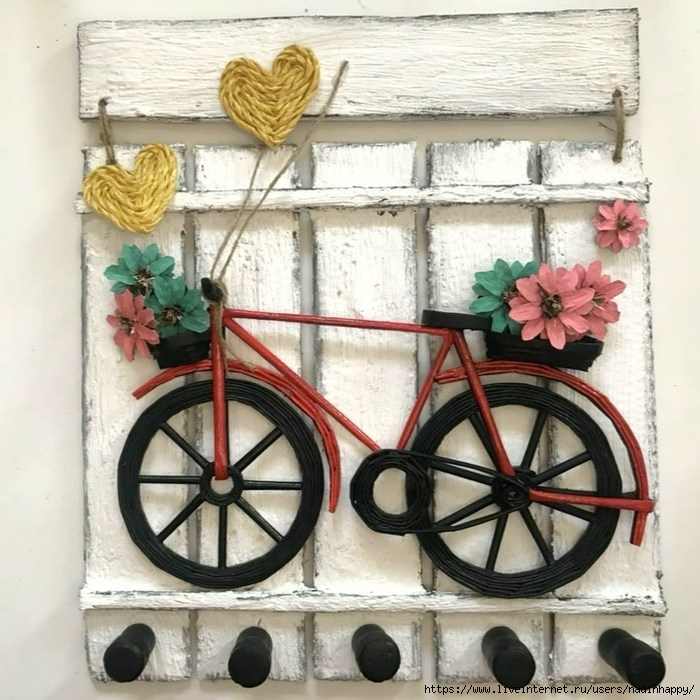 Самодельная картина. Велосипед из газетных трубочек. Панно велосипед. Ключница велосипед. Декоративный велосипед на стену.