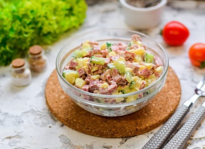 5685568_salatskopchenoikolbasoiisvezhimogurcomimagesbig (690x504, 74Kb)