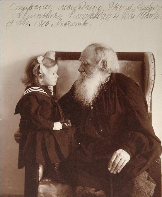Лев Толстой с одной из внучек 1908 год (553x671, 162Kb)