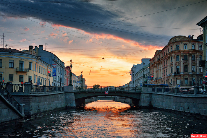5685413_Na_zakate_po_kanaly_Griboedova (700x467, 432Kb)