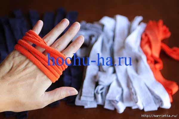 Как сделать красивый шарф из футболки (4) (600x400, 93Kb)