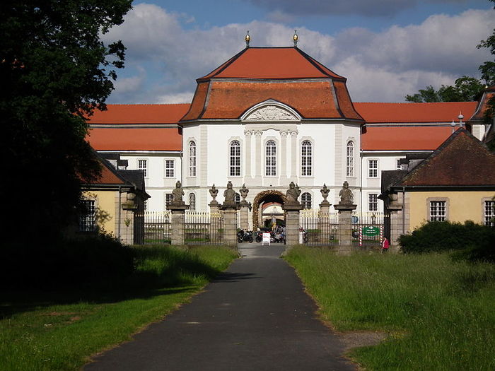 Schloss_Fasanerie_Eichenzell_Juni_2012 (1000x825, 73Kb)