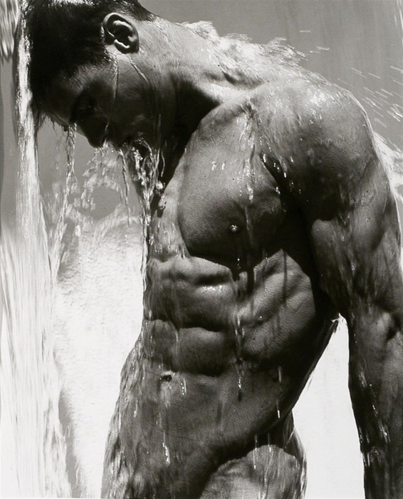 Lempertz-1016-320-Photographies-from-the-Teutloff-Collection-Herb-Ritts-Untitled-from-the-Joop-P (566x700, 254Kb)