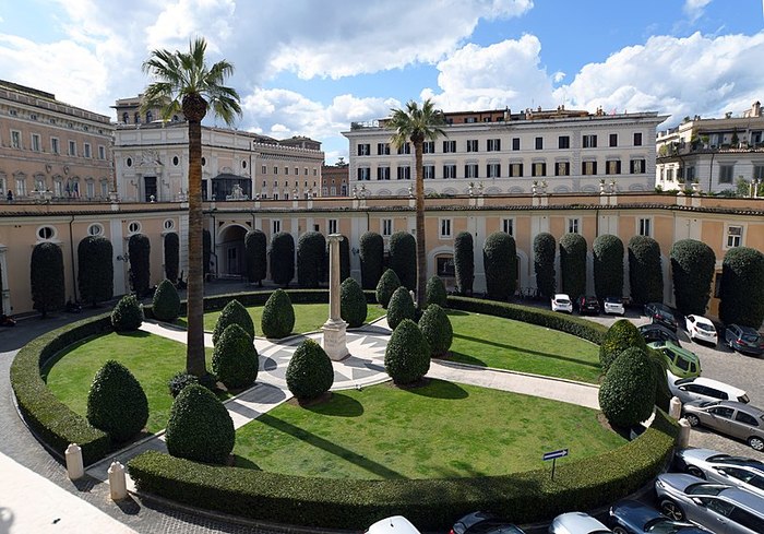 800px-Palazzo_Colonna_(Rome)_-_Courtyard (1000x789, 116Kb)