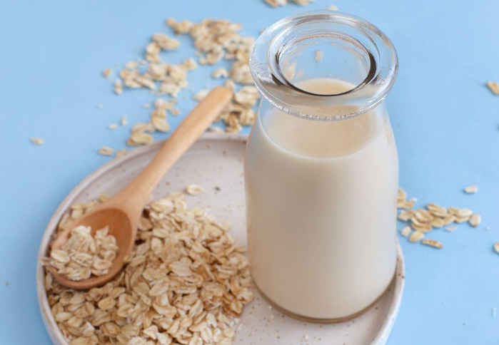 vegan-oat-milk-non-dairy-alternative-milk-hqepa3m (700x484, 233Kb)
