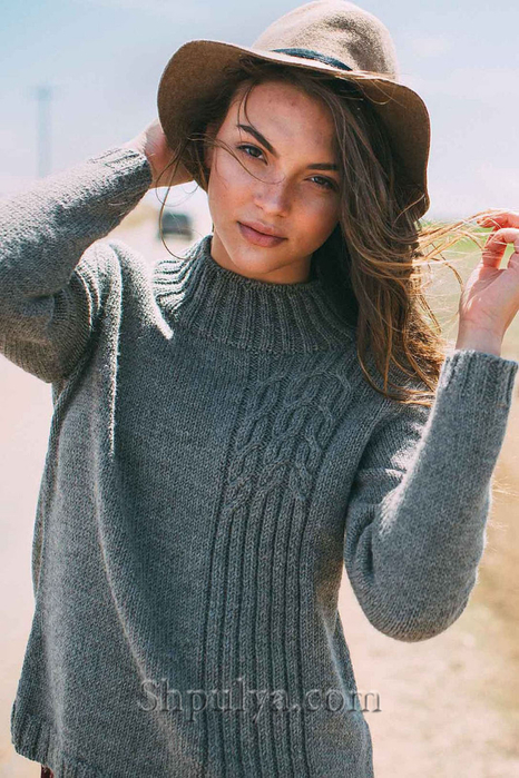 Женский вязанный свитер на фото — актуальные цвета и фактура пряжи