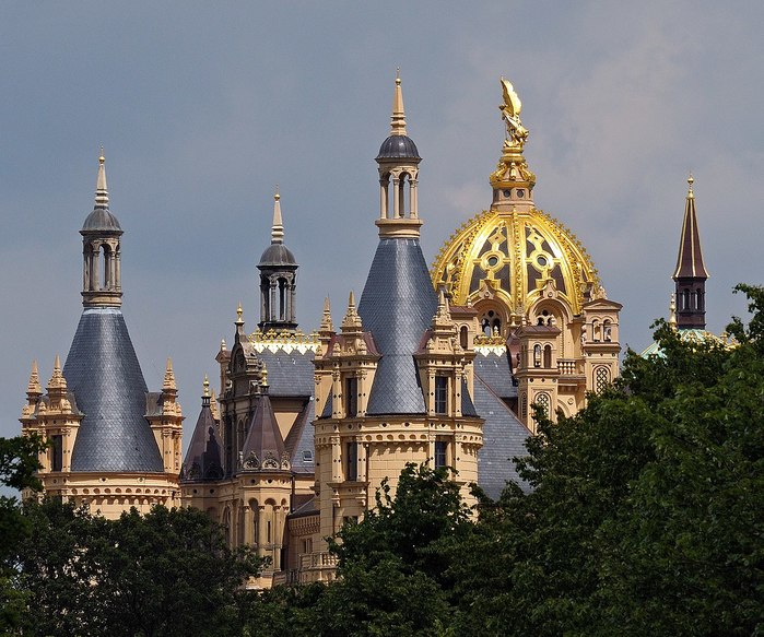 1200px-Towers_of_the_Schwerin_Castle._Schwerin,_Germany (900x783, 115Kb)