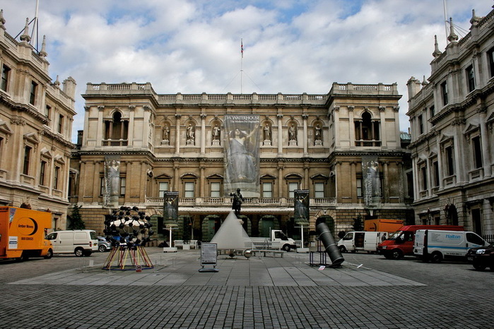    . Burlington House, London. .  (700x466, 151Kb)