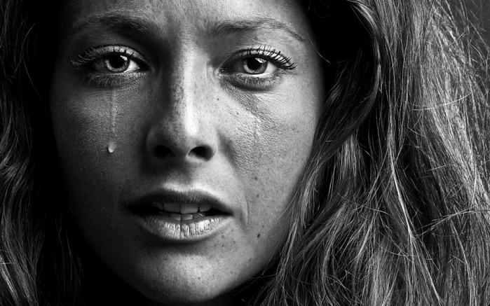 devushka-portret-sleza-grust (700x437, 101Kb)