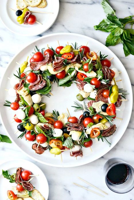 Holiday-Antipasto-Wreath-l-SimplyScratch.com-_holiday-_christmas-_appetizer-_antipasto-_skewers-_snack-700x1049 (467x700, 81Kb)