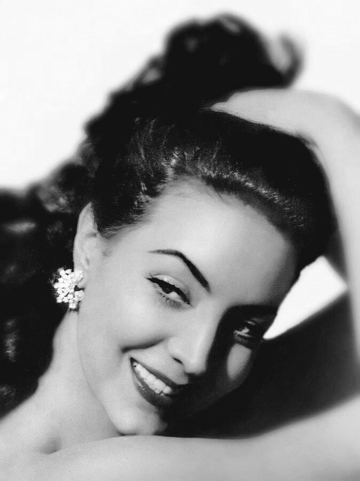 154181724_152711585_0a4e0dacdb6610a097b973056a920a4emariafelixclassicbeauty (524x700, 165Kb)