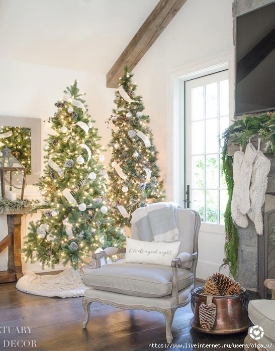 4964063_TwoChristmasTreesintheLivingRoomviasanctuaryhomedecor (547x700, 287Kb)