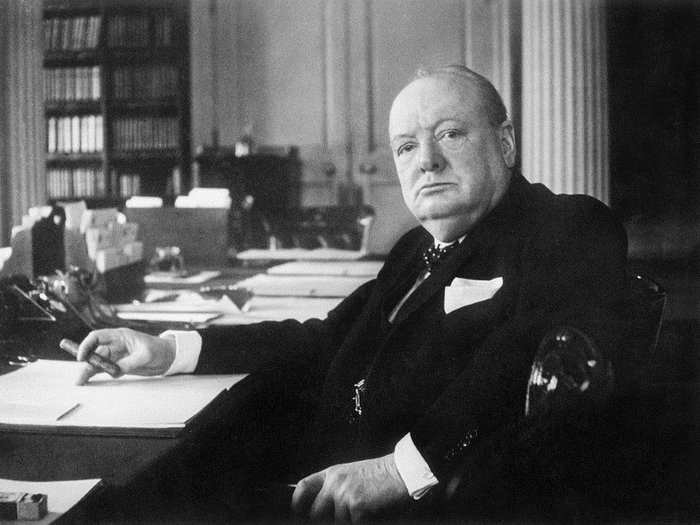 2714816_ps_Winston_Churchill_As_Prime_Minister_19401945_MH26392_1487317805_jpg_814x610_q85 (700x525, 74Kb)