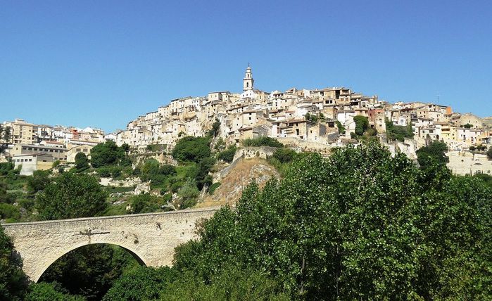 2714816_1280pxBocairent__Vista_amb_el_pont_de_Darrere_la_Vila (700x428, 89Kb)