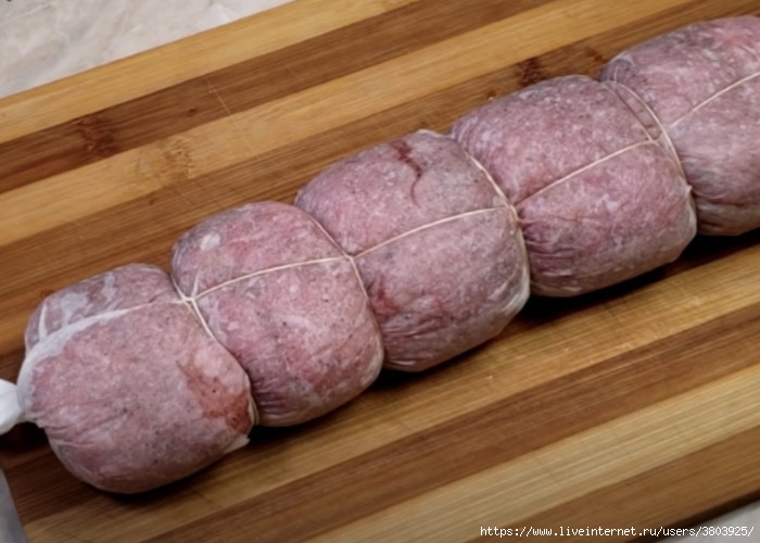 Мясной рулет вместо колбасы: заворачиваем мясную начинку в бумагу