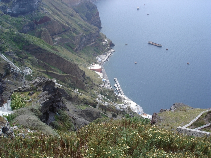 2714816_Funicular_in_Fira (700x525, 315Kb)