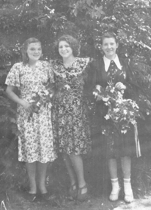 AA 053-Нина,Лида,Вера-дом отдыха,,Модрычи,,-29.06.1952г (503x700, 229Kb)
