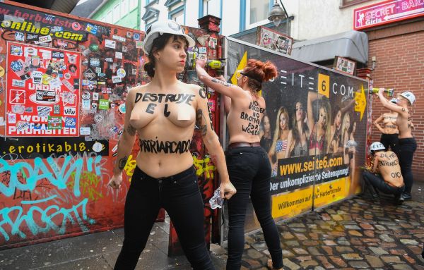 5402287_1552658647_toplesprotestfemenvgamburge0 (600x383, 69Kb)