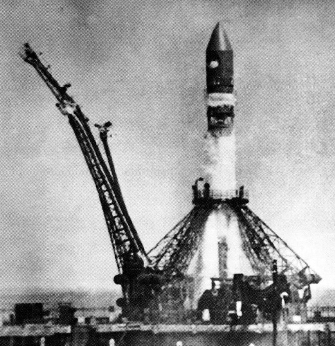 Назови первый космический корабль. Восток ракета-носитель 1961. Ракета носитель Восток 8к72к. Байконур Восток 1 1961. Восток-2 космический корабль Титов.