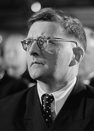 330px-Dmitri_Shostakovich_credit_Deutsche_Fotothek_adjusted (330x461, 40Kb)