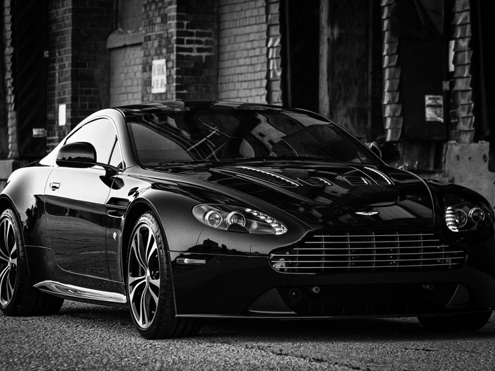 aston-martin-v12-vantage-3863 (700x525, 228Kb)