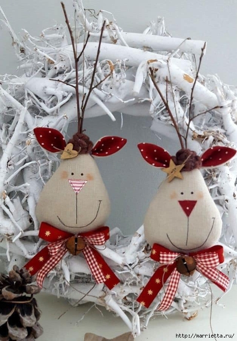 Рождественские олени - текстильные игрушки-подвески (1) (486x700, 257Kb)