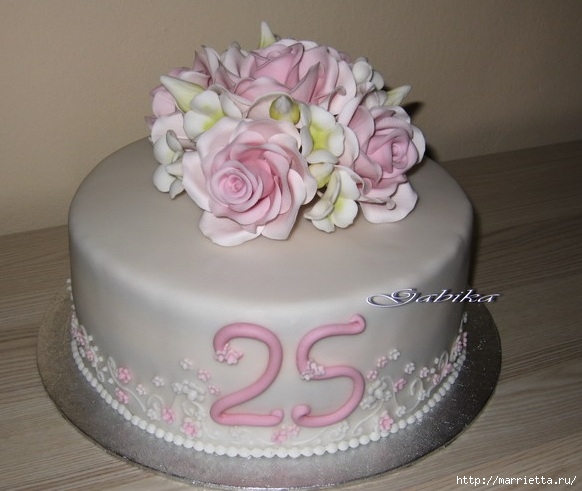 Праздничный торт с розами из сахарной мастики (9) (582x491, 145Kb)