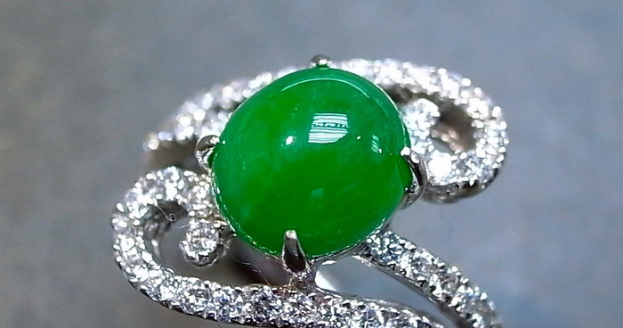 Jade Diamond Engagement Ring (700x368, 221Kb)