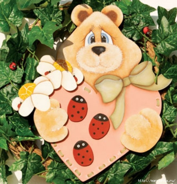 Медвежонок с валентинкой из фанеры с росписью (2) (572x593, 224Kb)