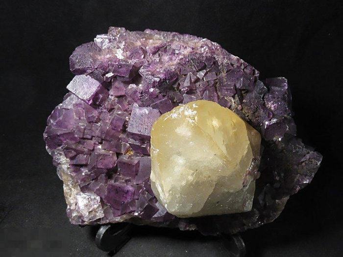 fljuorit_2_khstoronnij_kalcit_132_104_75mm_germanija_mineral_14013 (700x525, 304Kb)