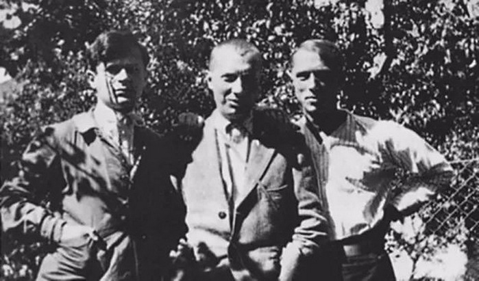 1921 Hans Arp, Tristan Tzara and Max Ernst 2 (700x411, 90Kb)