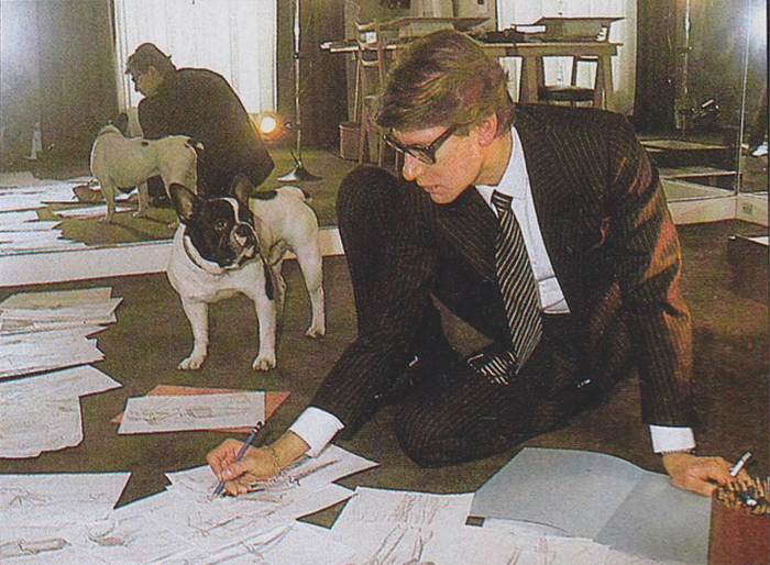 Yves-Saint-Laurent-dans-son-atelier-Paris-1983-copie (700x514, 461Kb)