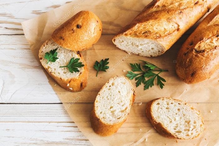 depositphotos_124082872-stock-photo-sliced-french-baguette-on-white (700x466, 59Kb)