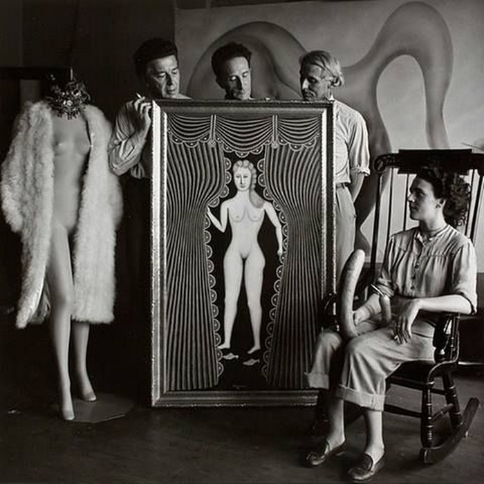 1942 Leonora Carrington, Max Ernst and Marcel Duchamp. Fotografía de Hermann Landshoff. (700x700, 127Kb)