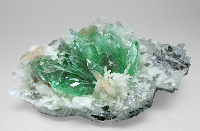 Apophyllite-AR89M4f (700x459, 314Kb)