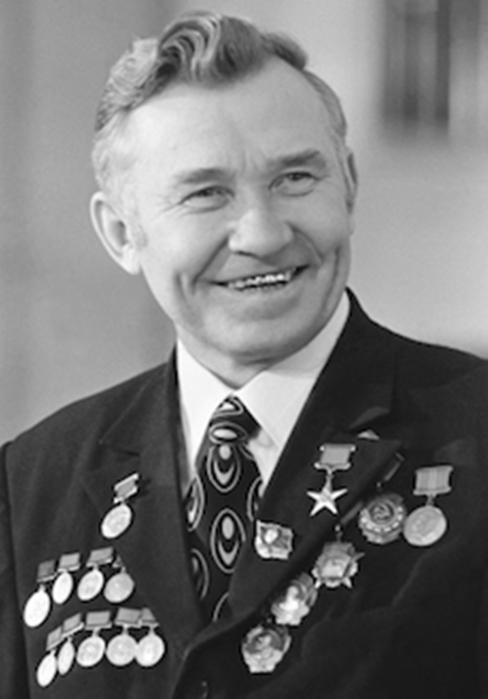 #Наши_Герои@histvoendok 89 лет назад, 15 декабря 1925 г., родился Михаил Саввич
