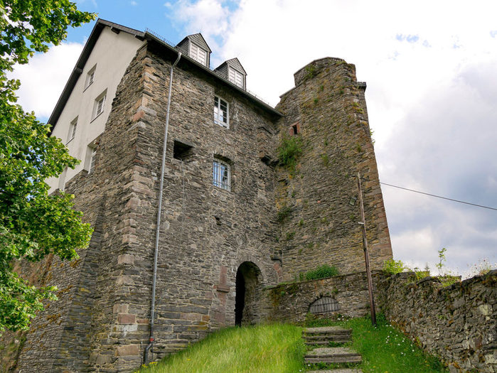 Burg-Monschau-scaled (900x725, 128Kb)