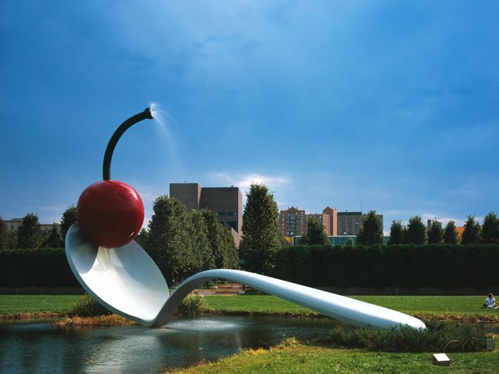 2471598_Skulptura_ClaesOldenburg_041140x855 (700x525, 46Kb)