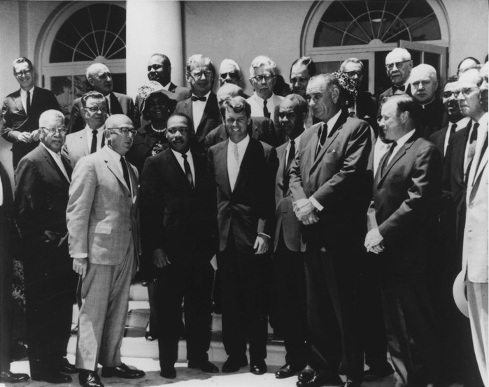 Photograph_of_White_House_Meeting_with_Civil_Rights_Leaders._June_22,_1963_-_NARA_-_194190_(no_border).tif (700x554, 87Kb)